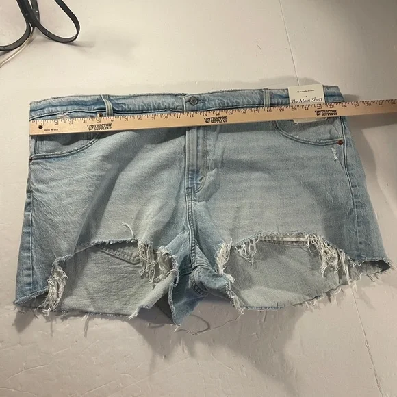 Abercrombie And Fitch The Mom Short High Rise NWT